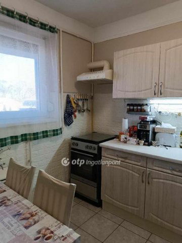 Eladó panellakás, Debrecenben 63.9 M Ft, 1+2 szobás