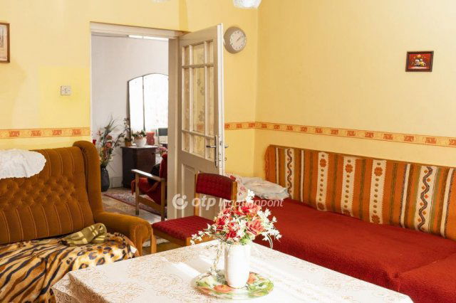 Eladó családi ház, Szakolyon 13.3 M Ft, 3 szobás