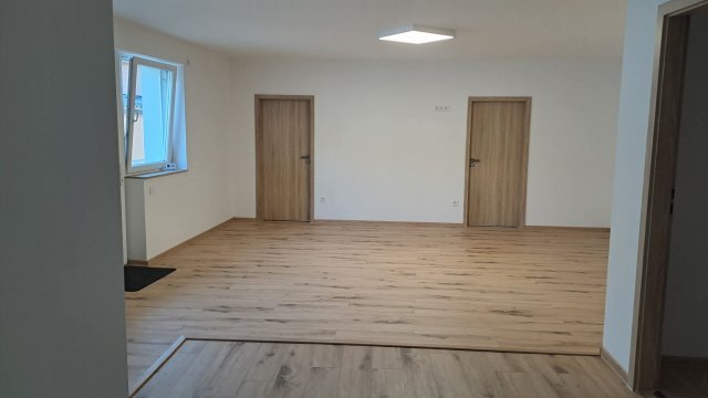 Eladó családi ház, Nyergesújfaluban 79.9 M Ft, 4 szobás