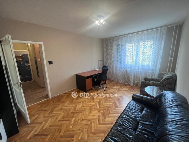 Eladó panellakás, Szegeden 45.5 M Ft, 2 szobás