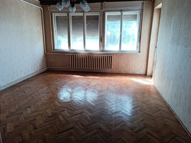 Eladó téglalakás, Ajkán 41.5 M Ft, 3 szobás