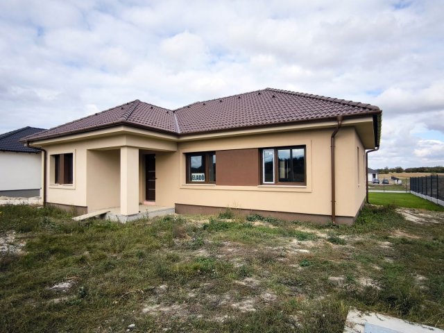 Eladó családi ház, Győrságon 94.5 M Ft, 5 szobás
