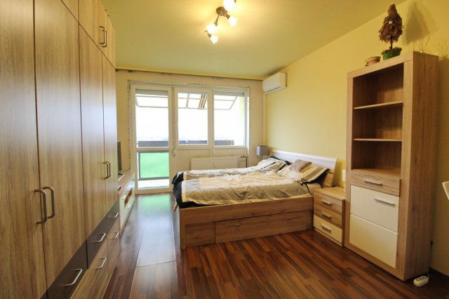 Eladó panellakás, Debrecenben 35 M Ft, 1 szobás