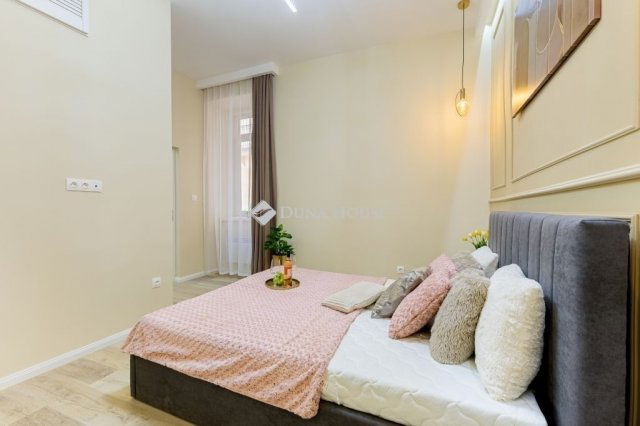 Eladó téglalakás, Budapesten, VII. kerületben 74.9 M Ft