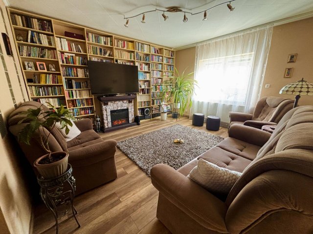 Eladó családi ház, Miskolcon 89.9 M Ft, 6+1 szobás