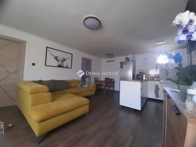 Eladó családi ház, Tápióságon 62 M Ft, 4 szobás