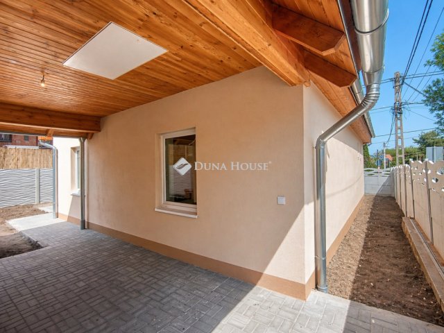 Eladó családi ház, Pécelen 89.9 M Ft, 3 szobás