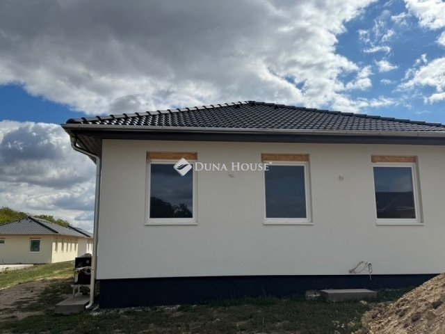 Eladó családi ház, Kecskeméten 83.9 M Ft, 4 szobás