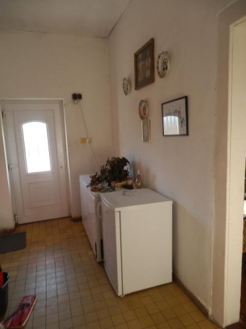 Eladó családi ház, Esztergomban 29.9 M Ft, 3 szobás