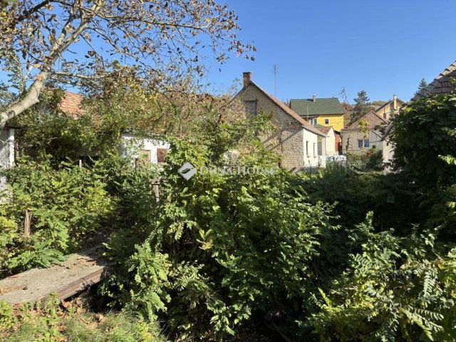 Eladó családi ház, Csolnokon 19.9 M Ft, 2 szobás