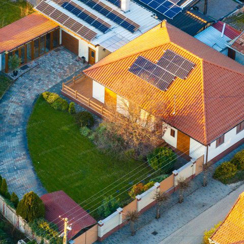 Eladó családi ház, Jászberényben 122.5 M Ft, 3+1 szobás