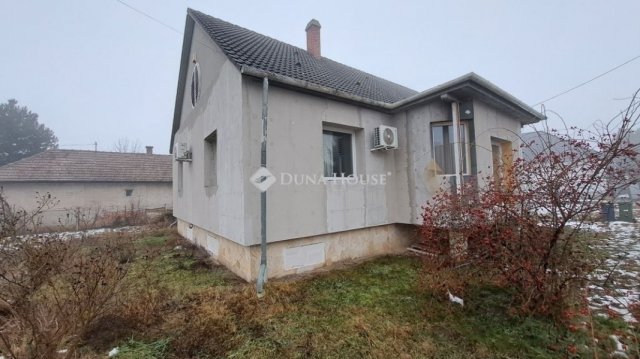Eladó családi ház, Tápiószecsőn 68 M Ft, 4 szobás