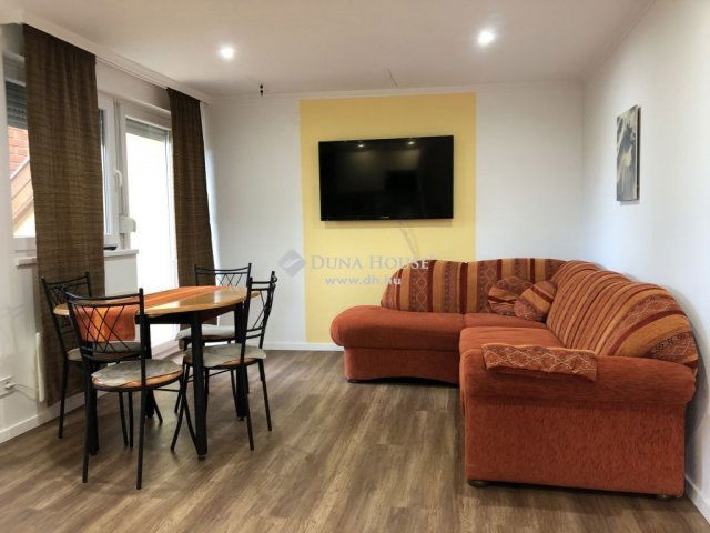 Eladó családi ház, Vonyarcvashegyen 92 M Ft, 5+2 szobás