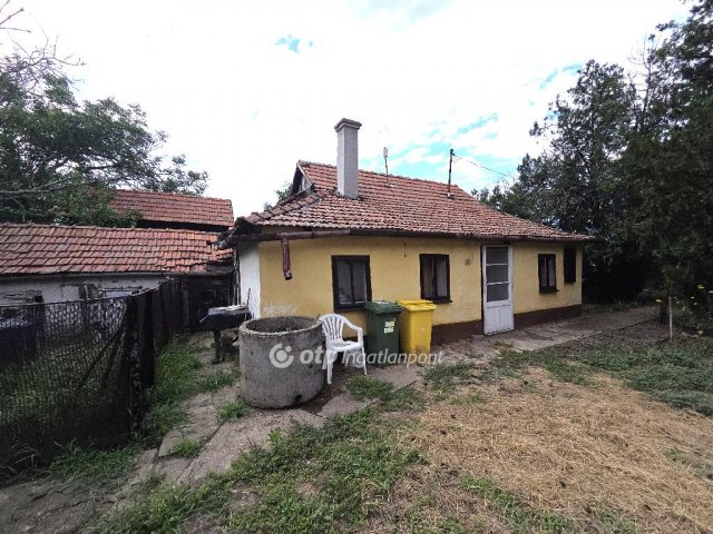 Eladó családi ház, Orosházán 3.5 M Ft, 1 szobás