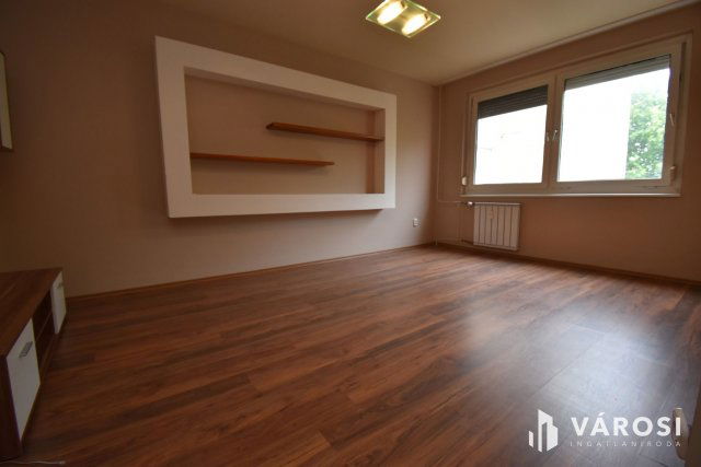 Eladó panellakás, Győrött 45.9 M Ft, 2 szobás