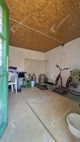 Eladó családi ház, Komáromban 68 M Ft, 3 szobás