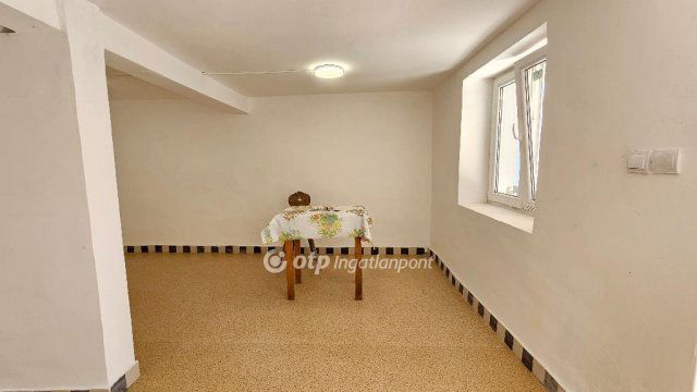 Eladó családi ház, Szentesen 14.2 M Ft, 1 szobás