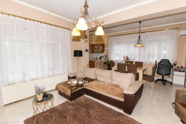 Eladó családi ház, Kunszentmiklóson 61.9 M Ft, 5 szobás