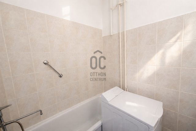 Eladó téglalakás, Budapesten, III. kerületben, Váradi utcában