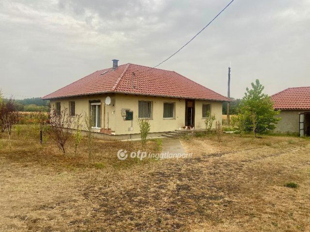 Eladó családi ház, Jászberényben 79.9 M Ft, 2 szobás