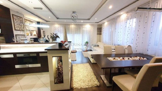 Eladó ikerház, Dunakeszin 178 M Ft, 6 szobás