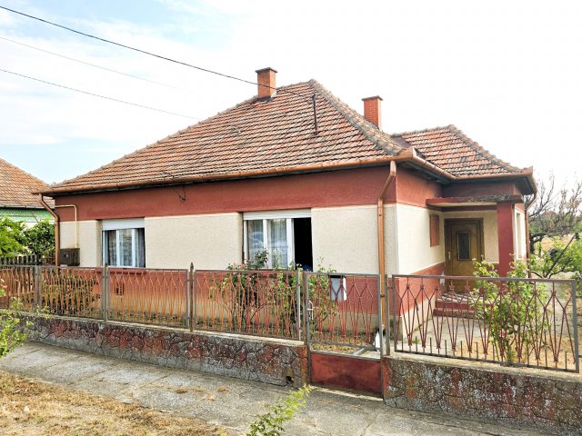 Eladó családi ház, Kisszálláson 21.9 M Ft, 3 szobás