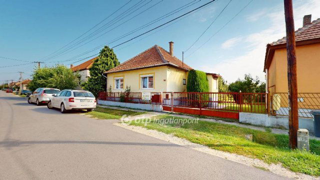 Eladó családi ház, Szirmabesenyőn 39.5 M Ft, 2+1 szobás