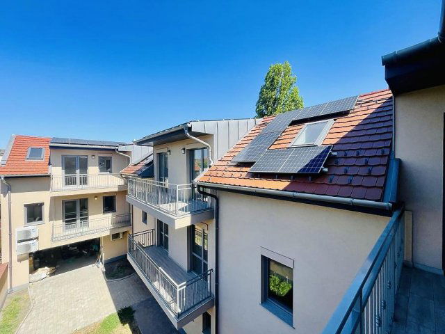 Eladó téglalakás, Vácon 550 M Ft, 12 szobás