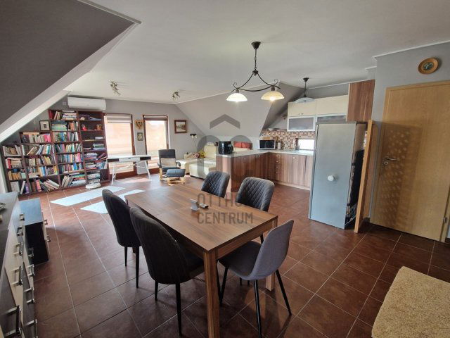 Kiadó téglalakás, albérlet, Tatán 350 E Ft / hó, 4 szobás