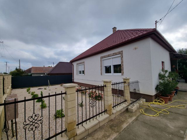 Eladó családi ház, Beszterecén 39 M Ft, 2 szobás