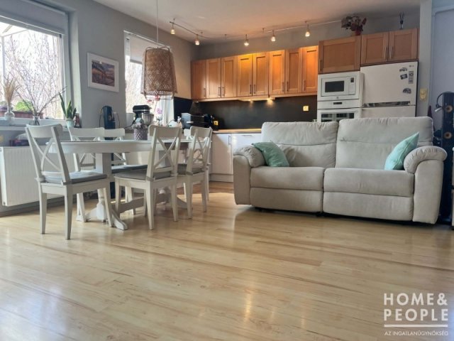 Eladó téglalakás, Szegeden 99.99 M Ft, 4 szobás