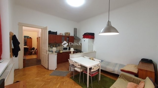 Eladó téglalakás, Budapesten, VI. kerületben 77.5 M Ft, 3 szobás