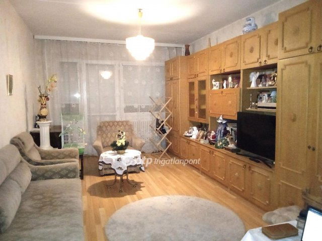 Eladó panellakás, Ajkán 30.9 M Ft, 2 szobás