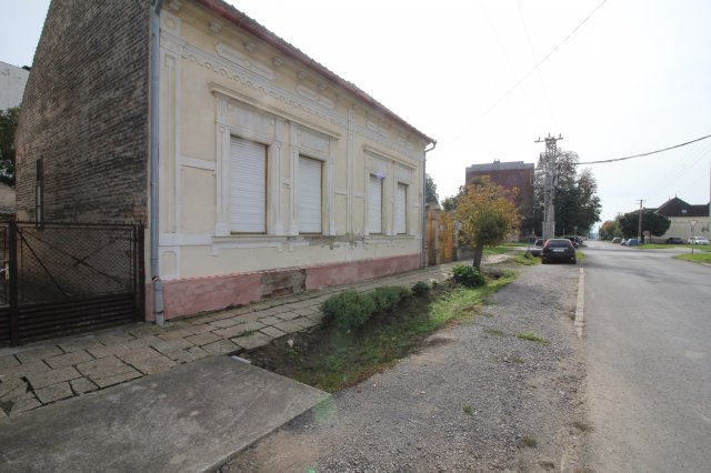 Eladó családi ház, Dombóváron 31.9 M Ft, 3 szobás