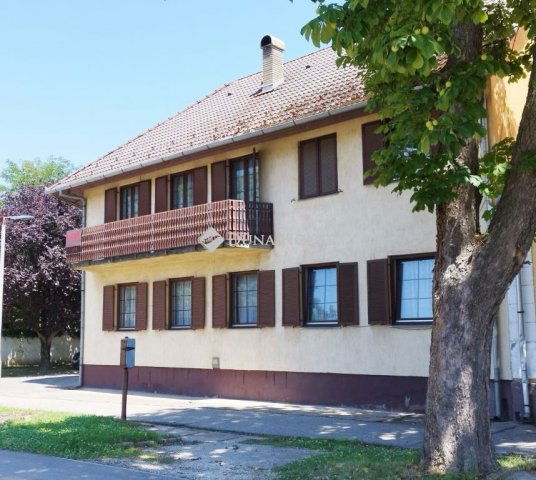 Eladó családi ház, Csurgón 54.9 M Ft, 8 szobás