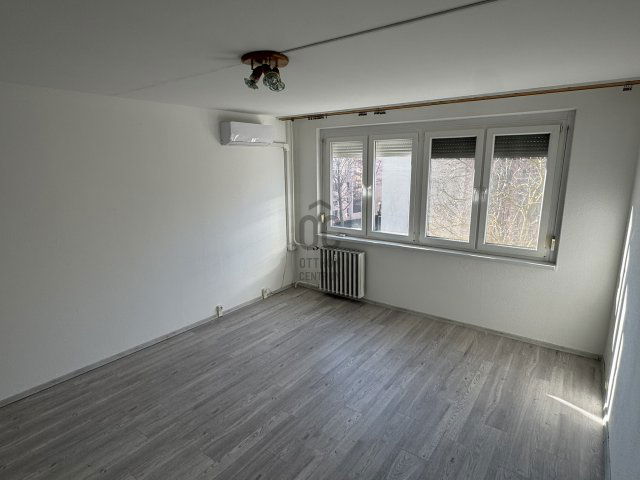 Kiadó panellakás, albérlet, Kecskeméten 120 E Ft / hó, 1 szobás