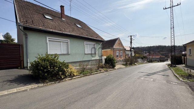 Eladó családi ház, Vasváron 39.9 M Ft, 8 szobás