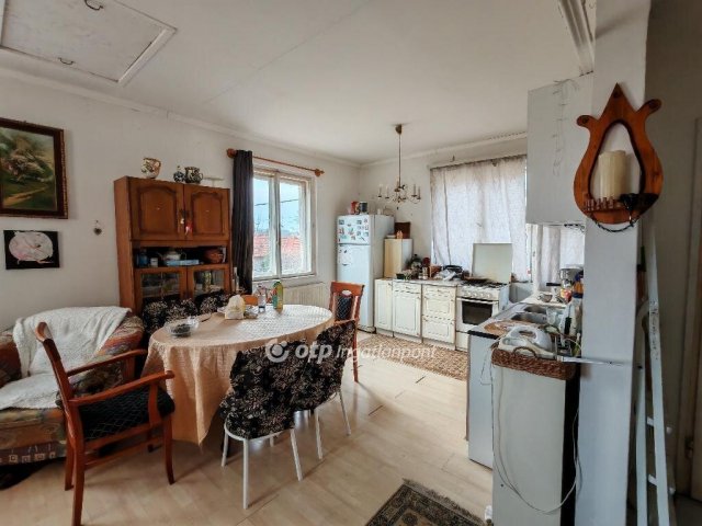 Eladó családi ház, Zsámbékon 64.9 M Ft, 5 szobás