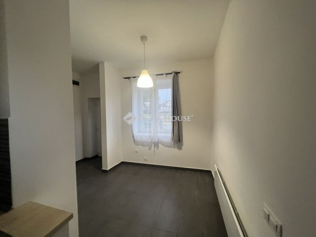 Eladó ikerház, Veszprémben 44 M Ft, 2 szobás