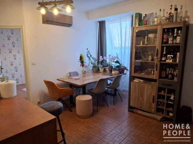 Eladó téglalakás, Szegeden 69.99 M Ft, 3 szobás