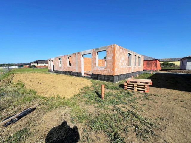 Eladó ikerház, Szombathelyen 92 M Ft, 3 szobás