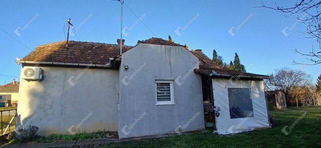 Eladó családi ház, Nován 17.99 M Ft, 2 szobás