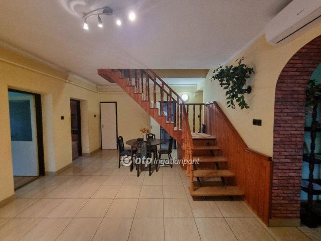 Eladó családi ház, Egyházaskeszőn 39.9 M Ft, 3+1 szobás