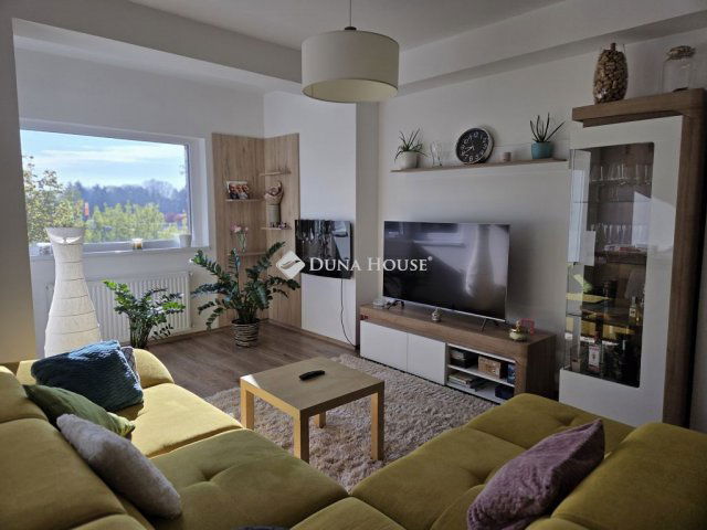 Eladó téglalakás, Pécsett 81.9 M Ft, 4 szobás