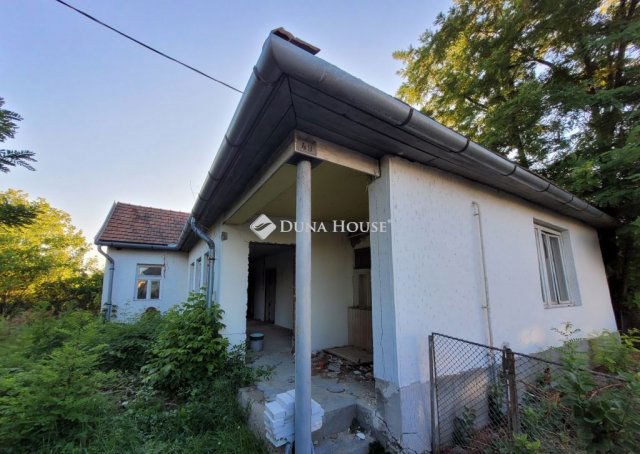 Eladó családi ház, Vécsen 3.9 M Ft, 4 szobás