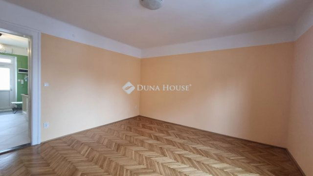 Eladó téglalakás, Budapesten, XIV. kerületben, Várna utcában