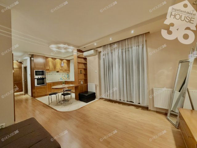 Eladó téglalakás, Kecskeméten 64.9 M Ft, 2 szobás