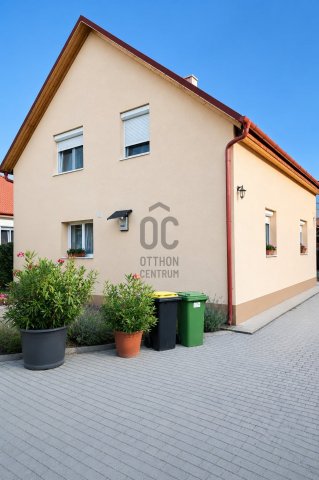Eladó családi ház, Csömörön 120 M Ft, 4 szobás