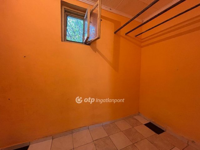 Eladó családi ház, Bakonyságon 20.9 M Ft, 2 szobás