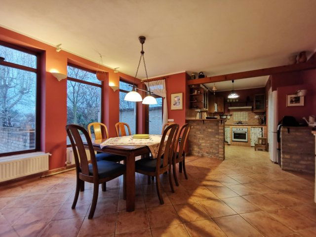 Eladó családi ház, Bakonykútiban 99 M Ft, 5 szobás